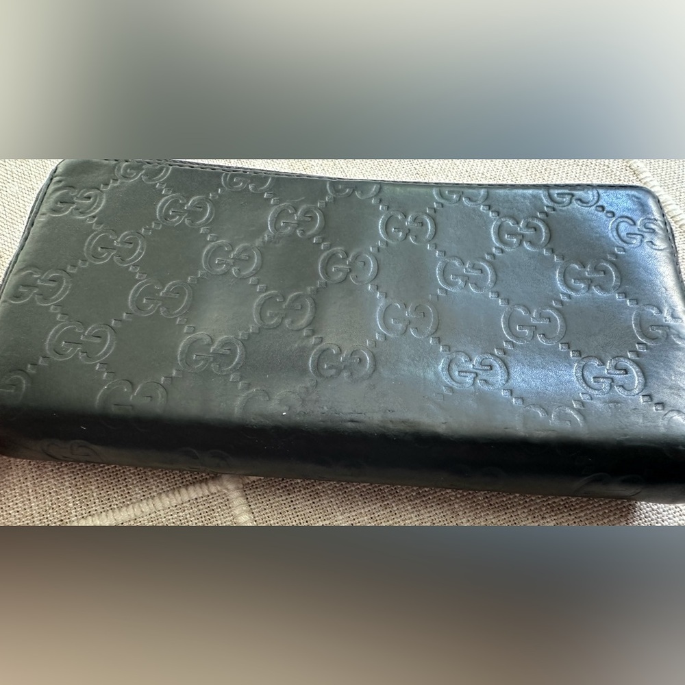 Gucci Black Embossed Wallet - Picture 7 of 9